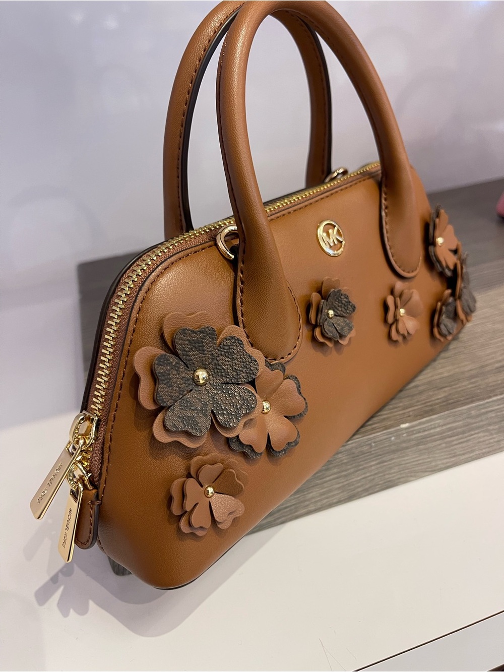MICHAEL KORS Petra Sm Signature Logo Floral Embellished Crossbody
Luggage
NWT - Picture 7 of 15